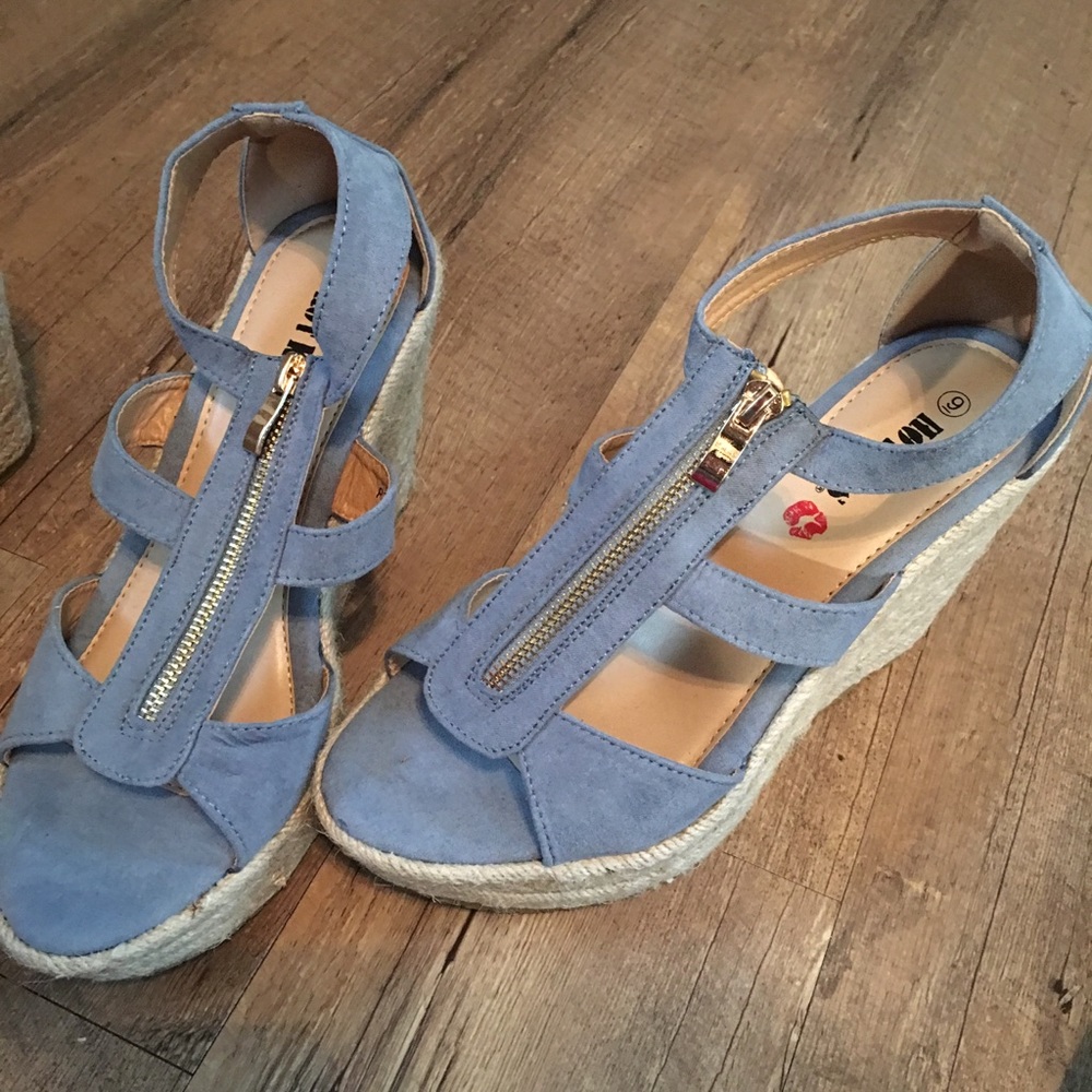 Shoes - Picture 2 of 5